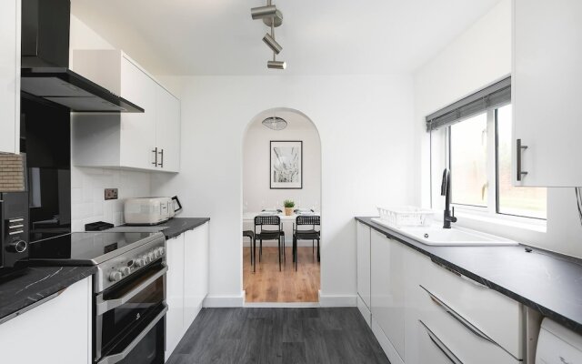Skyvillion - 3bed Home W Grdn For A Family Getaway