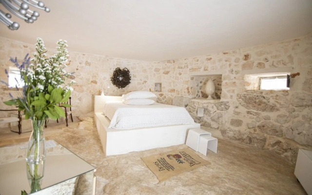 Trullo e Lamie Fiabeschi con Piscina Privata