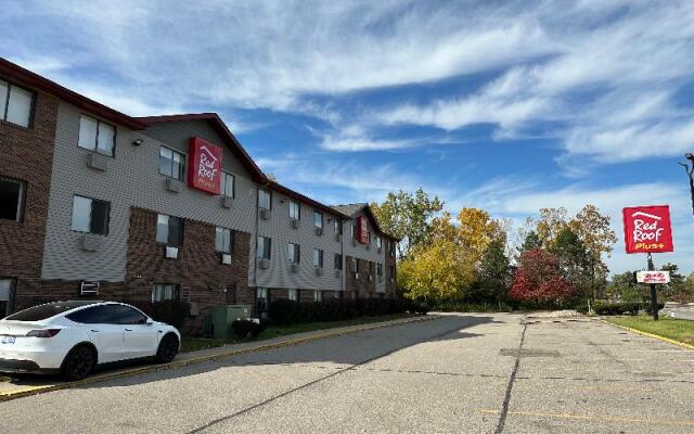 Red Roof PLUS+ Belleville