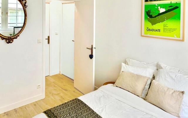 Top cozy apartment in the Upper Marais Area