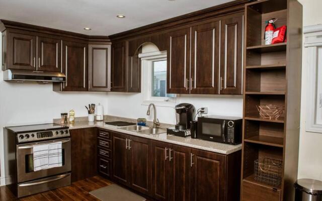 Honey I'm Home Suite 2 bedroom upper level