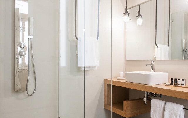Monk Monastiraki Suites