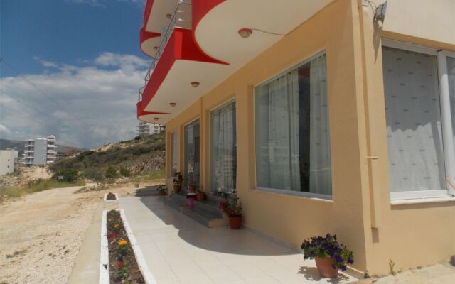 Damian Saranda Hotel