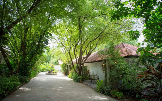 Phuwanalee Resort