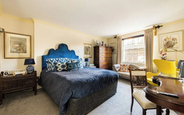 Mayfair 3-bed 6-guest W/patio & ac Berkeley Square