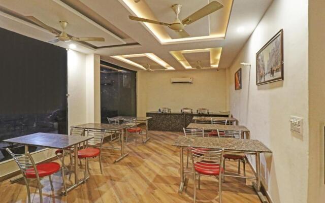 OYO 27061 Hotel Magnum