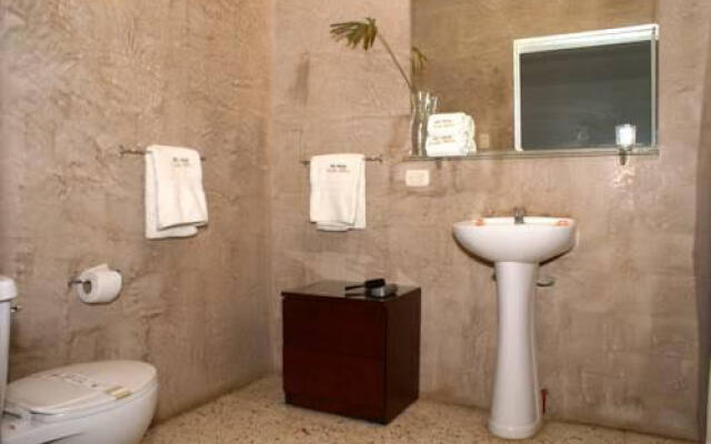 Oro Negro Talara Hostal & Restobar