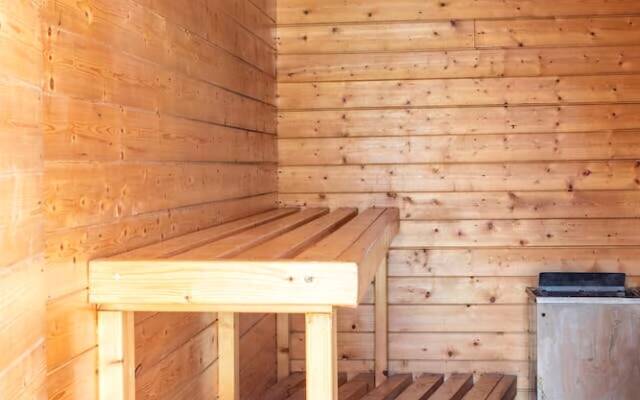 4 Bed House with Swimming pool and Sauna
