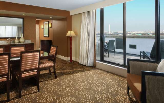 DoubleTree by Hilton Washington DC - Crystal City