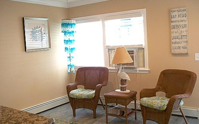 Pelican Point Motel