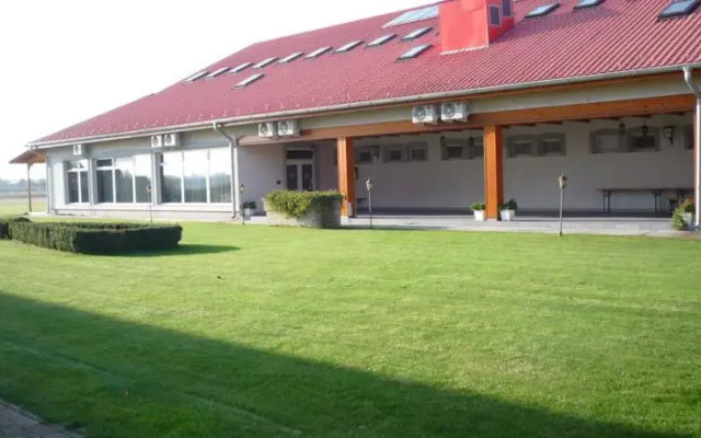 Aero Hotel & Etterem