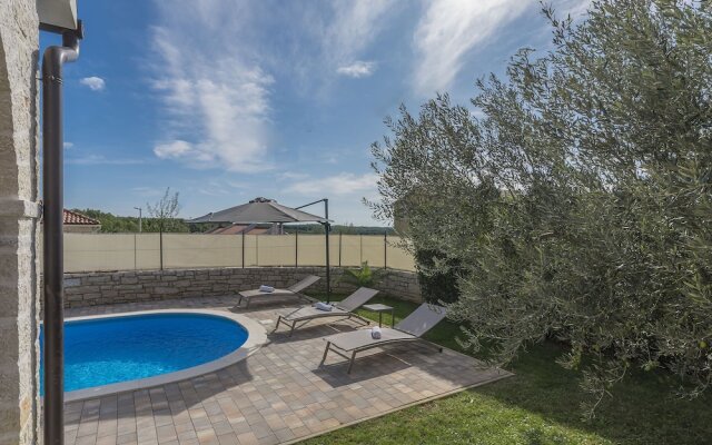 Villa with Private Pool Just 10 Minutes Drive From the Beach And Porec Center