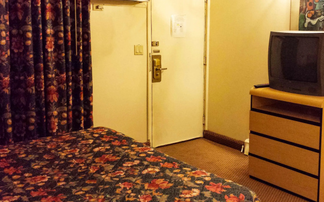Americana Inn Farmingdale