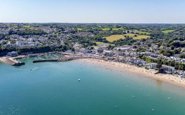 2 Beach Court - Direct Beach Access Sea Views