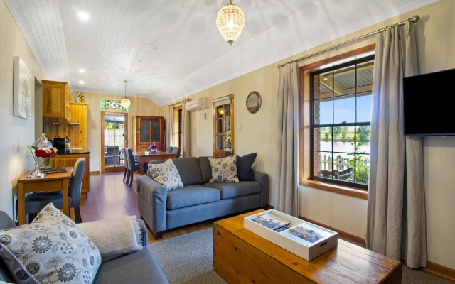 Stonewell Cottages & Vineyards