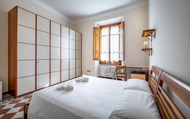 YiD elegant near tramvia