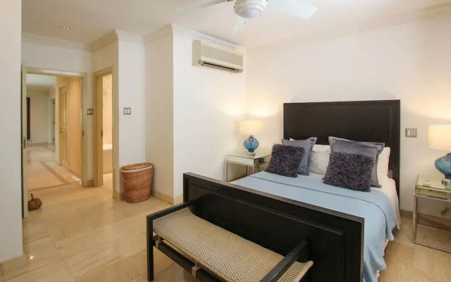 Beachfront luxury modern 2-bed apt with pool by BSL Rentals