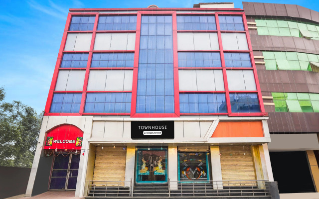 Super Townhouse Butler Road Near Maripur Chowk