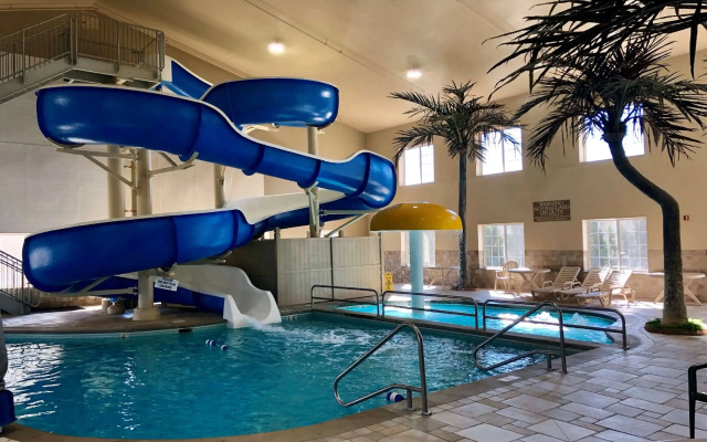 Country Inn & Suites by Radisson Bismarck Waterpark