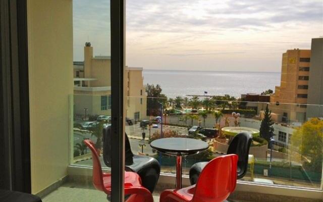 Avalon Beach Apartment