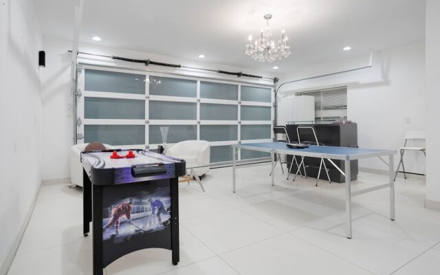 Walefield by Avantstay Mid-wilshire Home + Pool