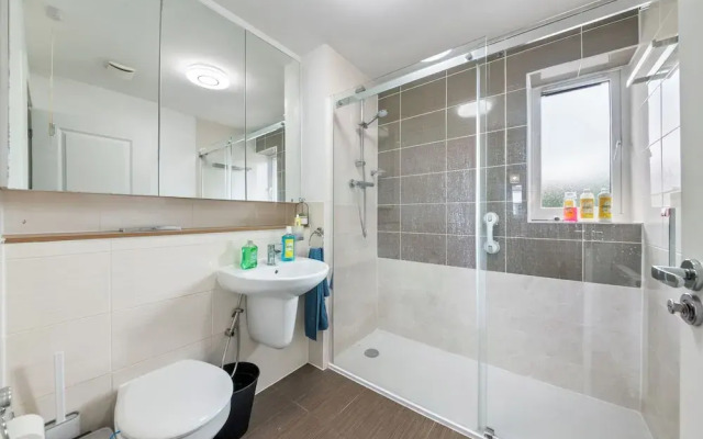 Charming 3 Bedroom House in Reading