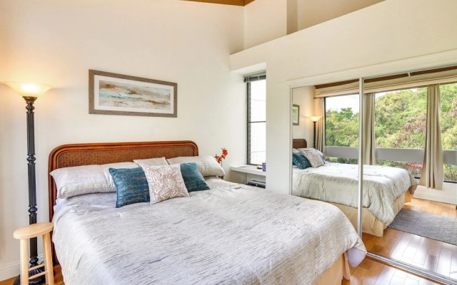 Downtown Kailua-kona Condo w/ Pool & Views