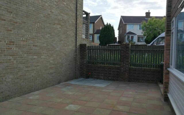 Bluewater House - Immaculate 4-bed in Greenhithe
