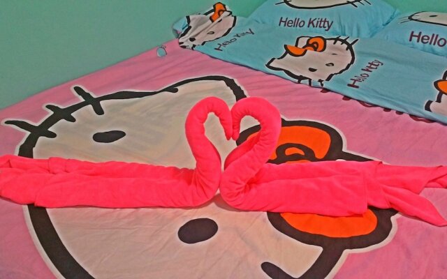 Hello Kitty Signature Suite