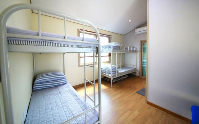 Peter Pan Guesthouse - Hostel