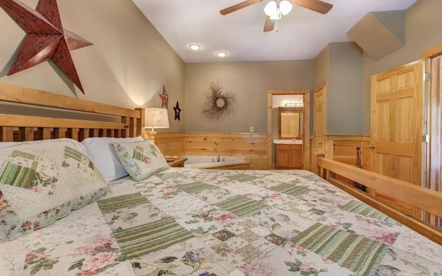 Moonlight Theater Lodge
