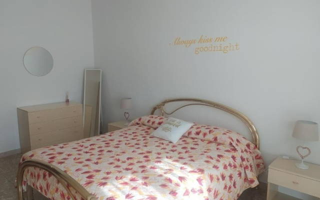 Golden Bed Home - Feel Like Home