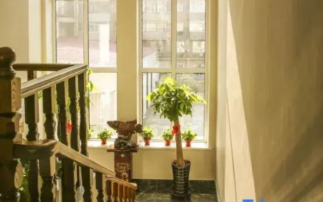Xinyue Hotel (Mudanjianghuochebeizhanxinhualudian)