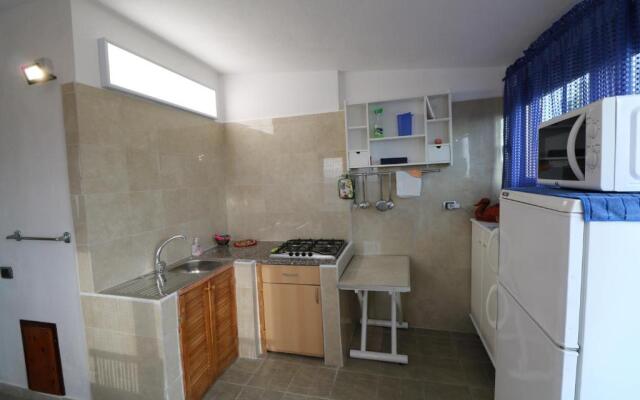 Carlo Apartments