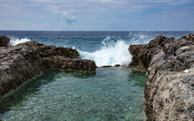 Little Waters on the Cliff