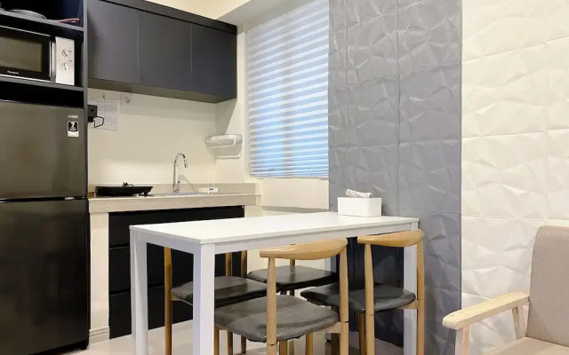 Restful And Modern Look 2Br At Meikarta Apartment