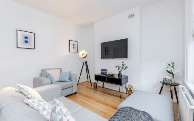 Deluxe 4 BR Oxford Circus Apartment with Terrace
