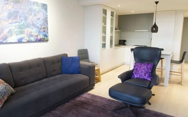 Modern + Spacious 2bd/2bath - Stunning City Views!