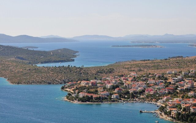 Amazing Home in Grebastica With Wifi and 2 Bedrooms