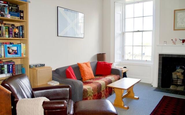 2 Bedroom Flat In Heart Of New Town