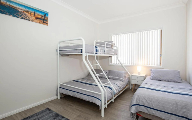 Bayview - Absolute Waterfront with Jetty - 5 Mins to Hyams Beach