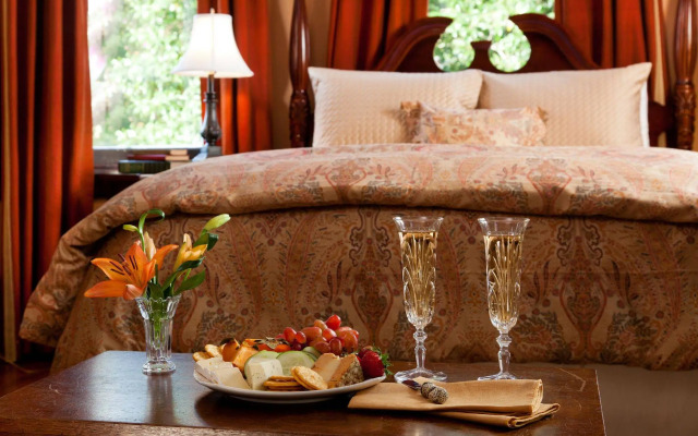 Azalea Inn and Villas