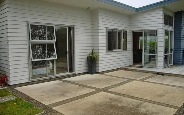 Relax at Cooks - Cooks Beach Holiday Home