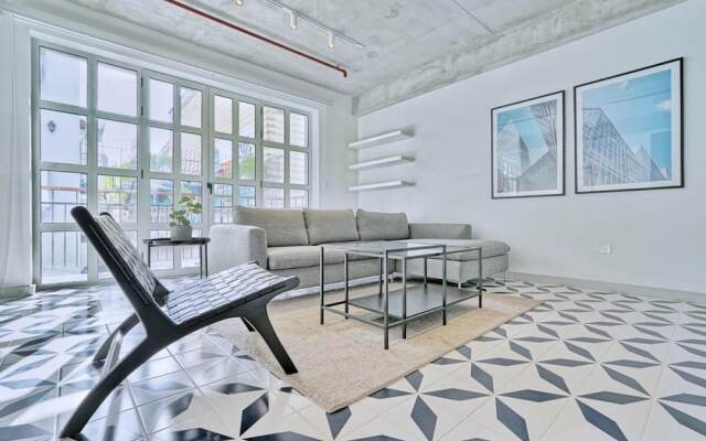 w Cozy 2BR in Plaza Herrera