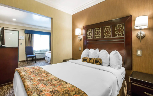 Inn at 50 at Long Beach Convention Center