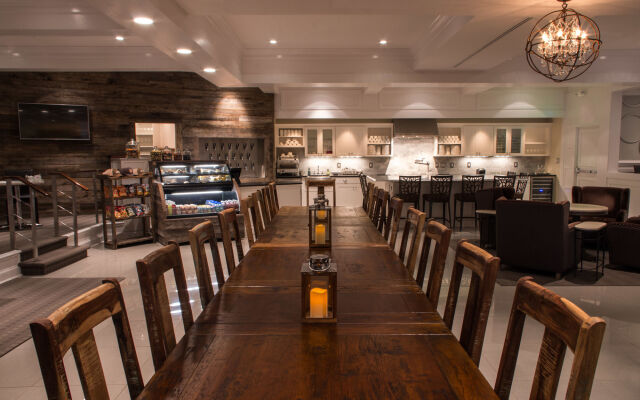 Bella Vista Hotel & Suites