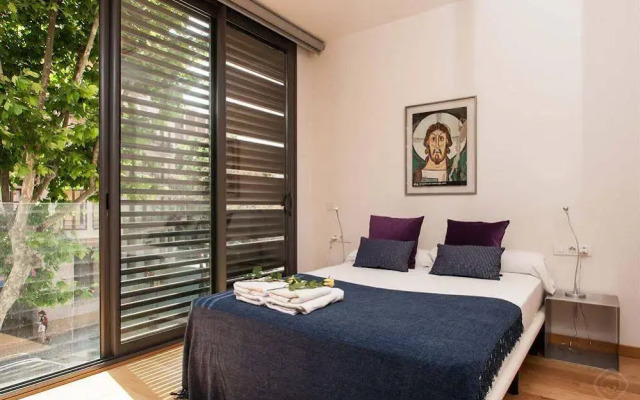 Sagrada Familia Area Pool Apartments