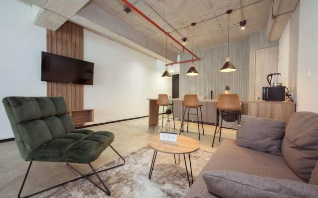 w Lush Loft in Laureles