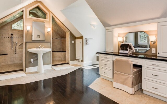 Waterfall Manor - 4 Br Home