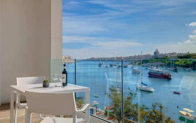 Superlative Apartment With Valletta and Harbour Views